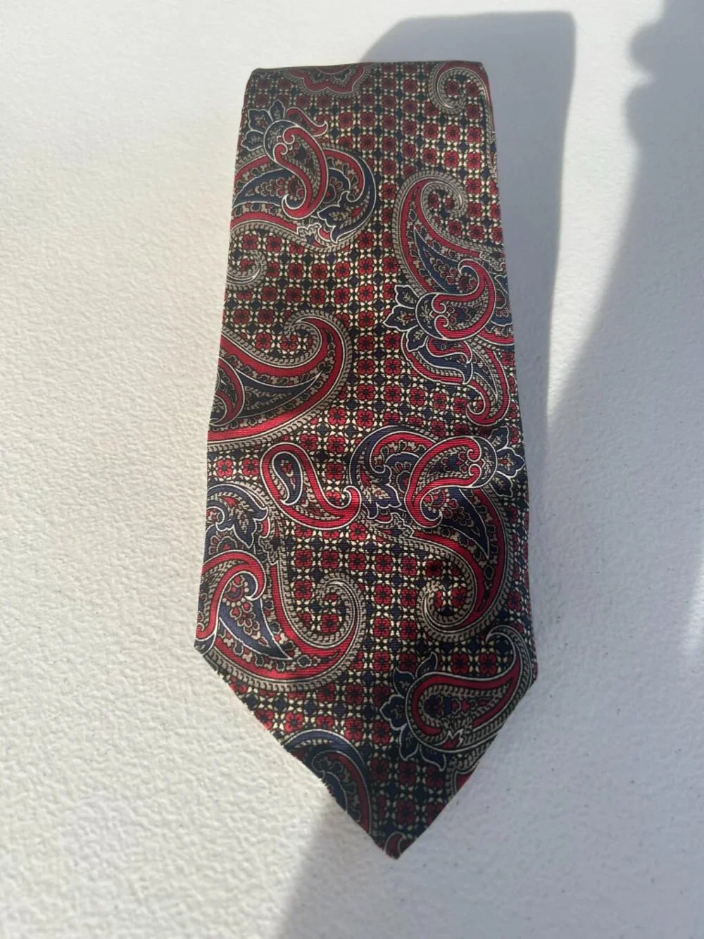 Vintage Countess Mara All Silk Paisley Necktie Red Navy Gold Classic Made in USA